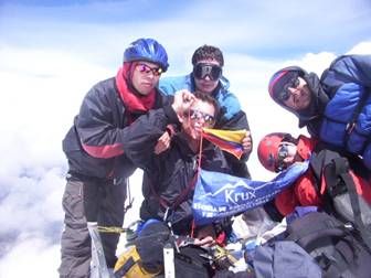 Summit in El Cocuy, with the flag (2004 document)