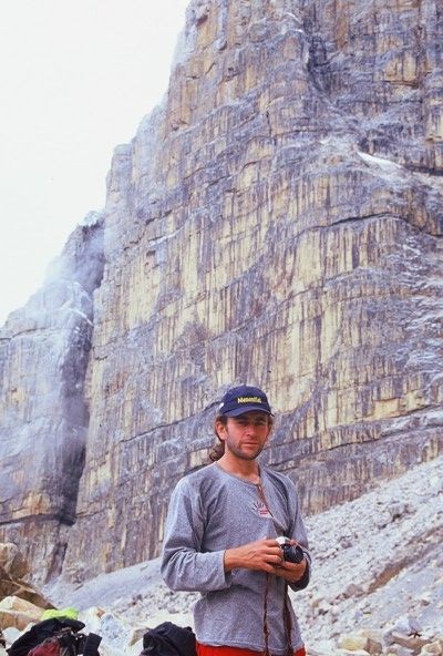 At the foot of the wall, ready to climb